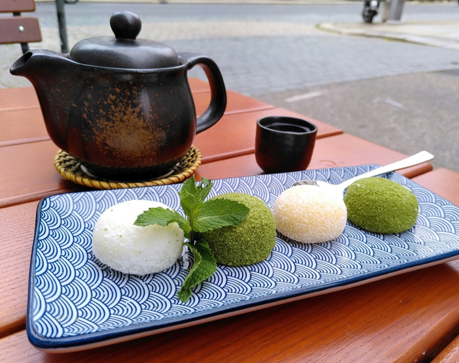 Matcha, sesame and mochi composition