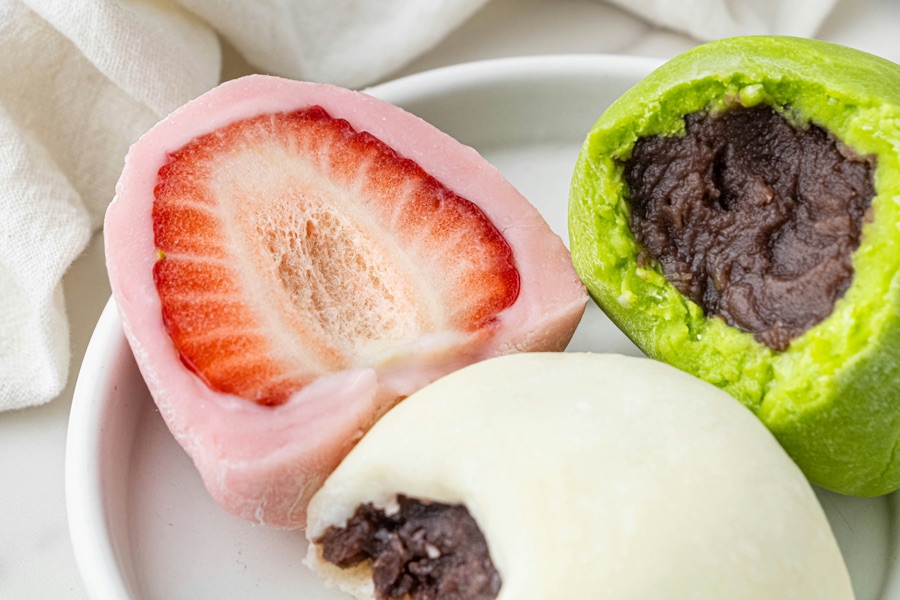 Strawberry mochi, daifuku composition